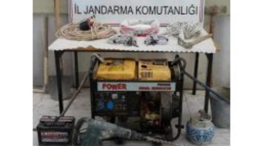 Define Avcıları Yanlarında Amanyum Nitratla Yakalandı