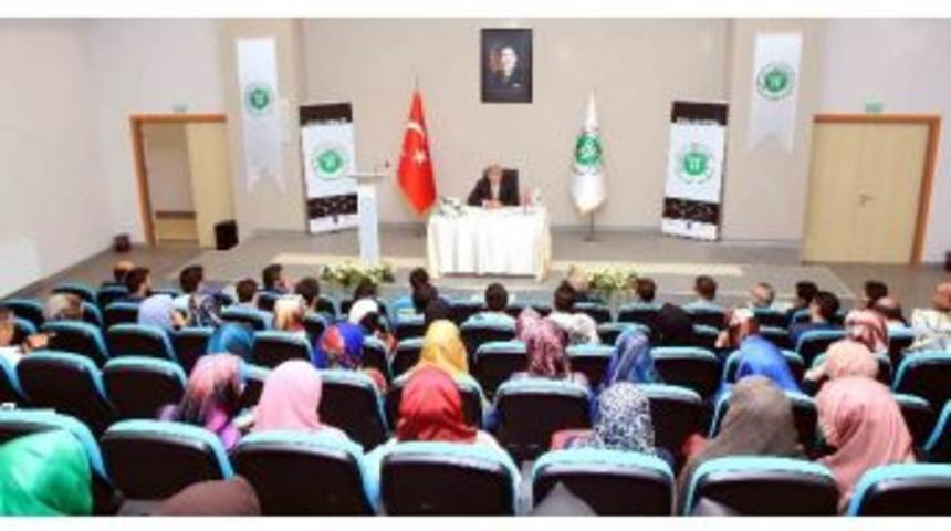 Başkan Karaosmanoğlu, İlahiyat Fak&uuml;ltesinde &Ouml;ğrencilerle Buluştu