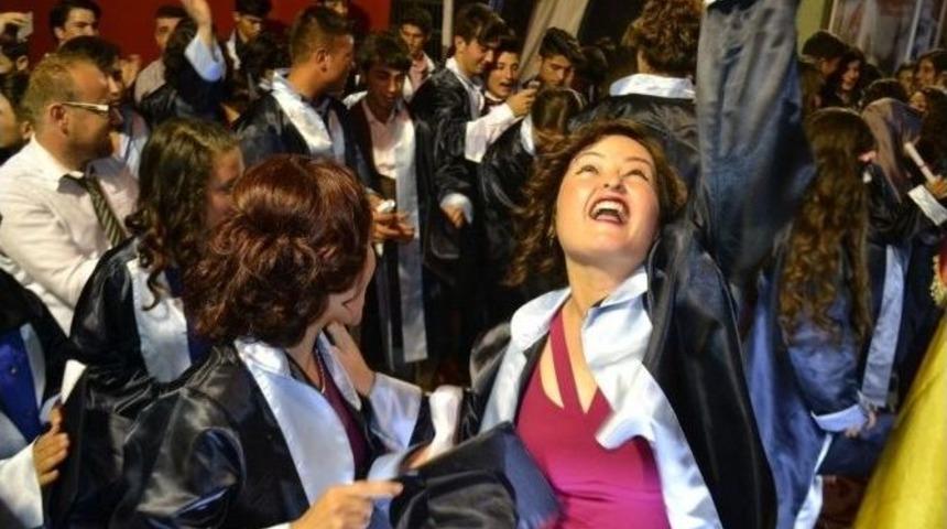 Bozyazı &Ccedil;ok Programlı Anadolu Lisesi&rsquo;nde Mezuniyet Coşkusu