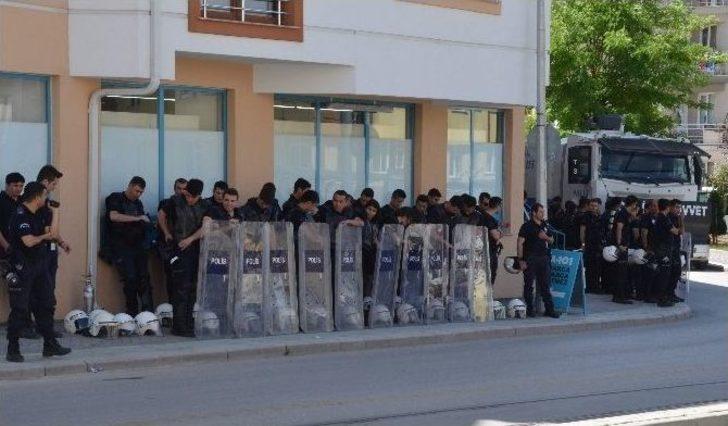 Yol Ortasında ‘grup Yorum’ Konseri G5