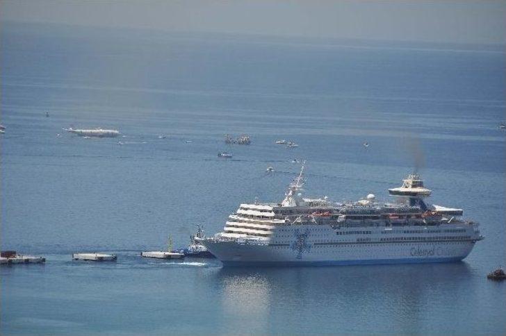 Dev Uçak Ve Dev Gemi Kuşadası Körfezi’nde Aynı Karede Buluştu G1