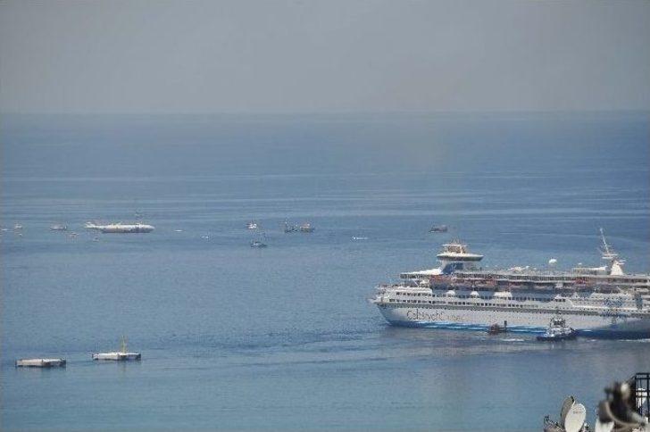 Dev Uçak Ve Dev Gemi Kuşadası Körfezi’nde Aynı Karede Buluştu G2