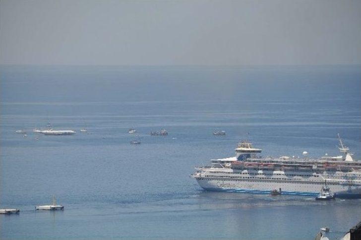 Dev Uçak Ve Dev Gemi Kuşadası Körfezi’nde Aynı Karede Buluştu G3