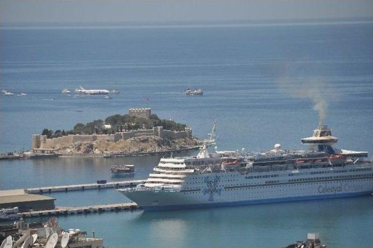 Dev Uçak Ve Dev Gemi Kuşadası Körfezi’nde Aynı Karede Buluştu G5