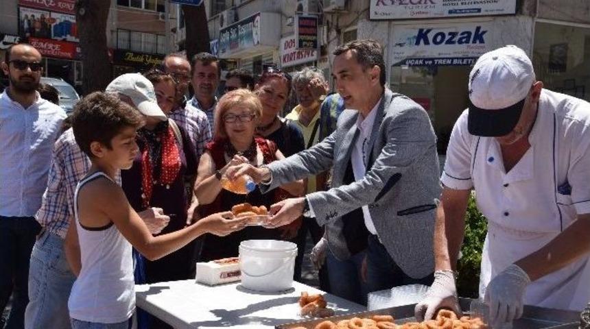 Chp Aliağa Teşkilatı Şehitler İ&ccedil;in Lokma D&ouml;kt&uuml;rd&uuml;