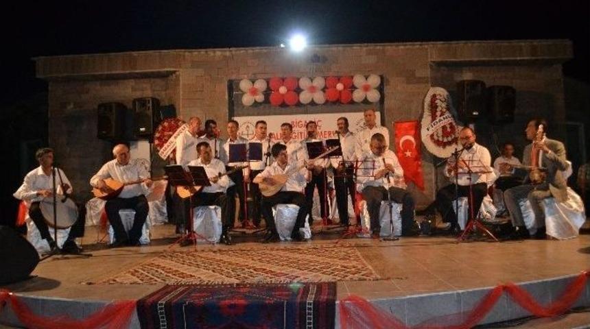 Işıklar T&uuml;rk Halk M&uuml;ziği Korosu B&uuml;y&uuml;k İlgi G&ouml;rd&uuml;