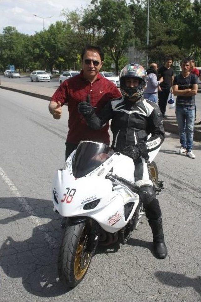 Motosikletçi Furkan Özdemir, Türkiye Motodrag Şampiyonası’na Hazırlanıyor