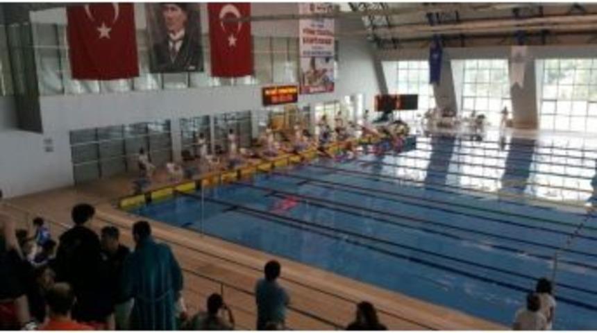 Okul Sporları Yıldızlar Final Y&uuml;zme Yarışları Başladı