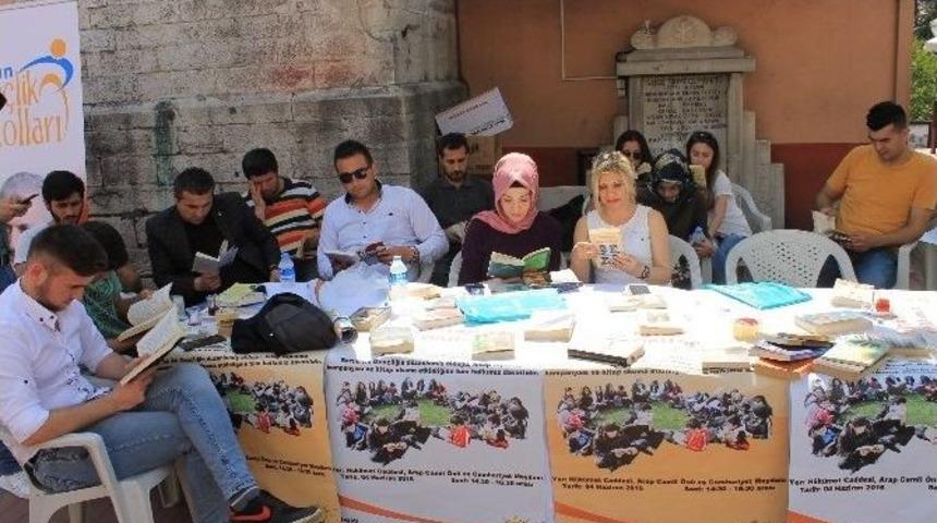 Ak Parti&rsquo;den Kitap Toplama Kampanyası