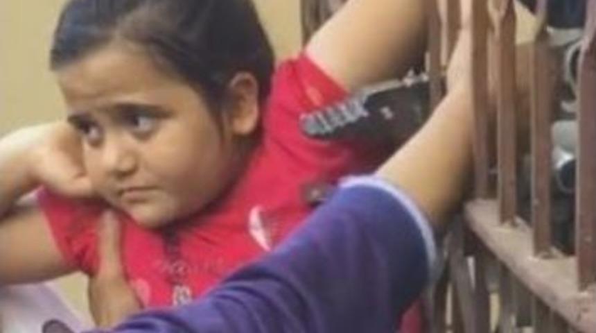 Duvardan Atlarken Koluna Demir Korkuluk Saplandı