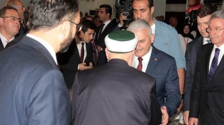 Başbakan Yıldırım, Erzincan&rsquo;da Kanaat &Ouml;nderleri Ve Stk Temsilcileriyle Bir Araya Geldi