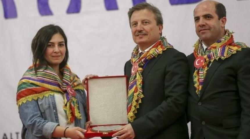 Milli Kardeşlik Toplantılarında, İha Ve Tgrt Haber&rsquo;e "2016 T&uuml;rkiye Onur &Ouml;d&uuml;l&uuml;"