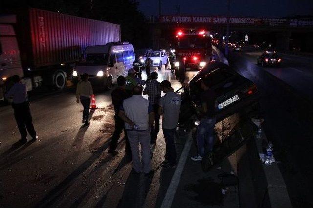 Yola Düşen Stepne Kaza Getirdi: 2 Yaralı