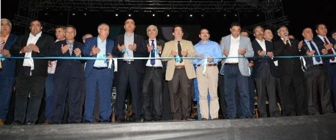 Aksaray&rsquo;ın En B&uuml;y&uuml;k Parkı &Uuml;nl&uuml; Sanat&ccedil;ı Ceceli İle A&ccedil;ıldı