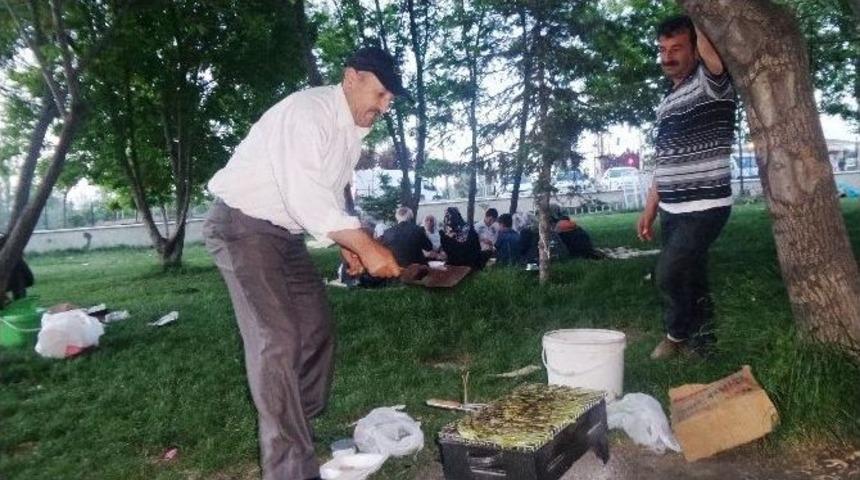 (&ouml;zel Haber) Vanlılar Piknik Alanlarına Aktı