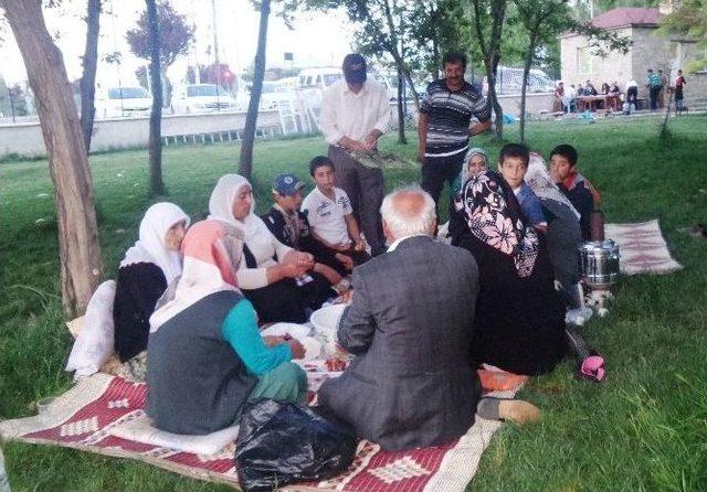 (özel Haber) Vanlılar Piknik Alanlarına Aktı