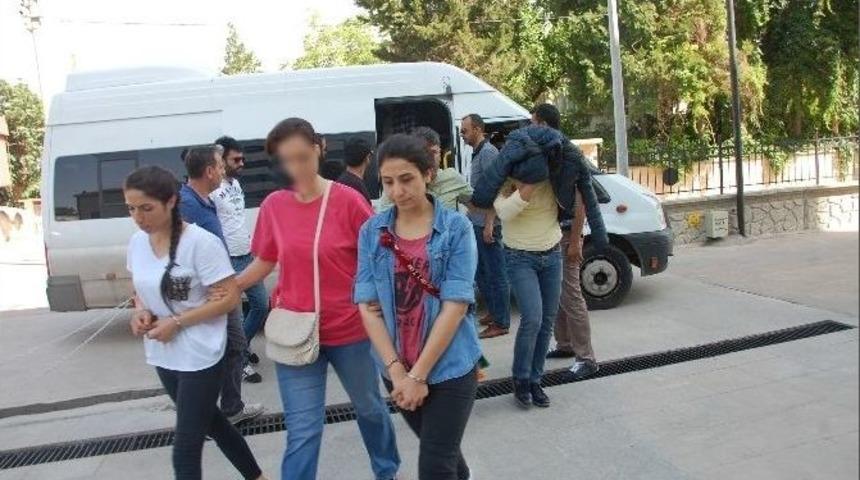 Ter&ouml;r Operasyonunda Yakalanan 8 Kişi Adliyeye Sevk Edildi