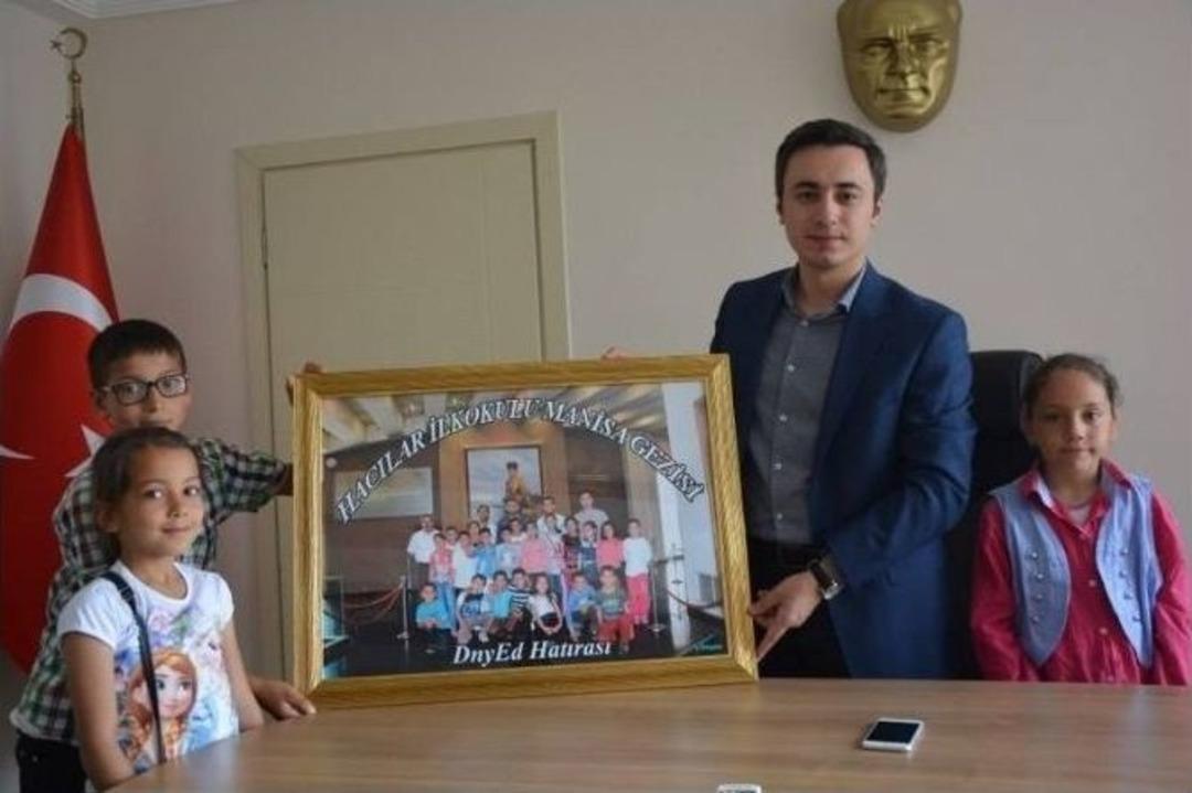 &Ouml;ğrencilerden Kaymakam G&uuml;ner&rsquo;e Teşekk&uuml;r Ziyareti