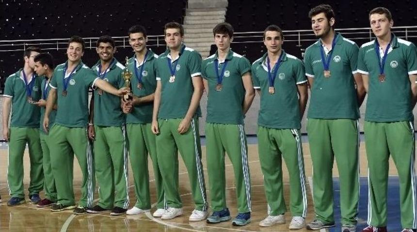 Mamak&rsquo;ın Gen&ccedil; Dev Adamları Kupayı Kaldırdı