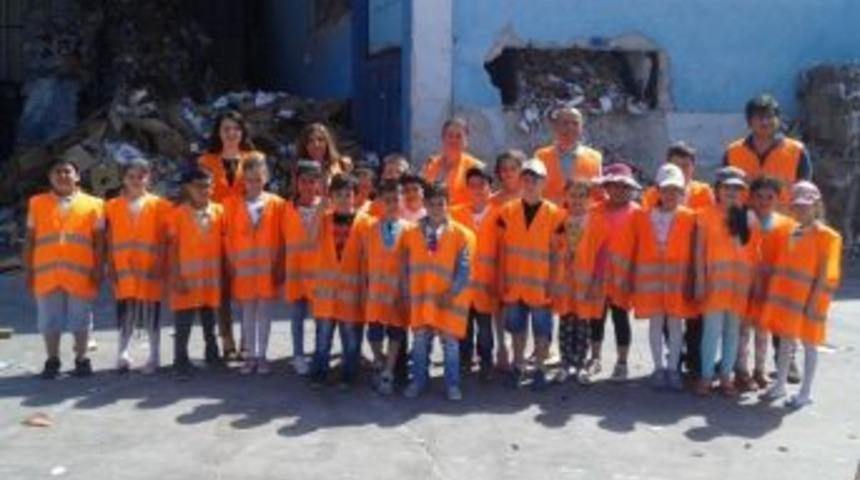 &Ccedil;evreci &Ouml;ğrenciler Geri D&ouml;n&uuml;ş&uuml;m Tesislerini Gezerek &Ouml;ğrendi