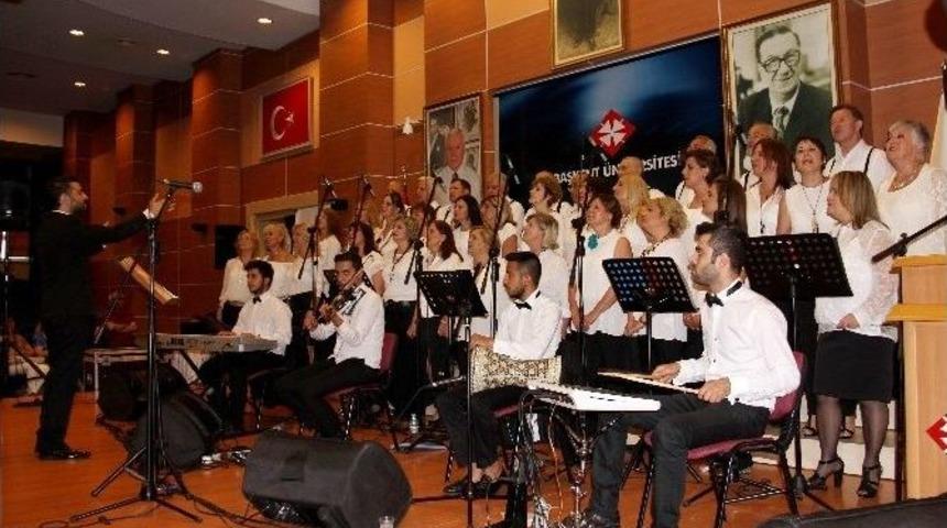 Pop M&uuml;zik Korosu Sahnede