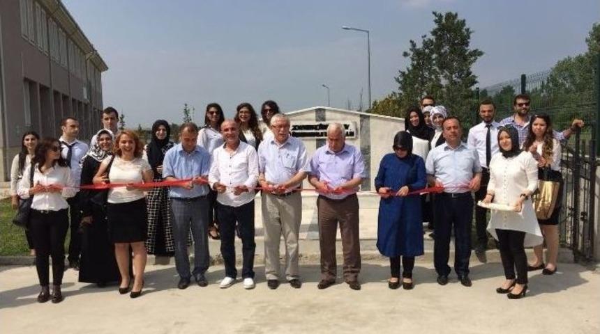 Kermes Gelirleriyle &Ouml;zel Eğitim Okulu Bah&ccedil;esine &Ccedil;eşme Yaptırdılar