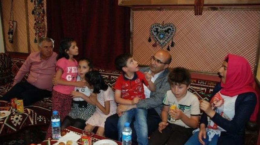 Vali Demirtaş&rsquo;tan Sevgi Evleri &Ccedil;ocuklarına Veda