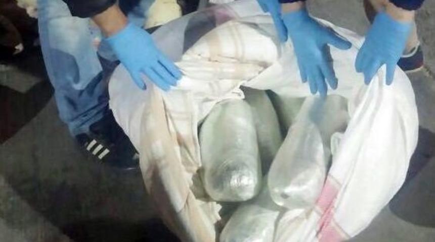 Konya&rsquo;da Yolcu Otob&uuml;s&uuml;nde Kubar Esrar Ele Ge&ccedil;irildi