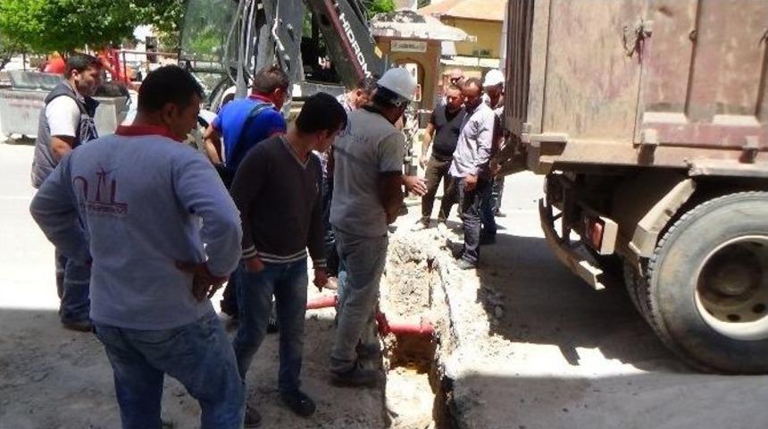 Kazı Yapan Kep&ccedil;e, Doğalgaz Ana Borusunu Patlattı