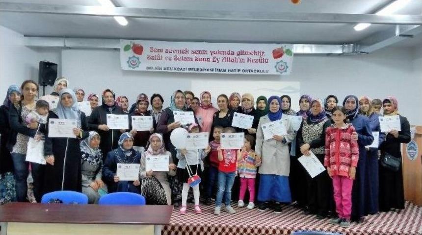 Anneler Akademiyi Tamamladı