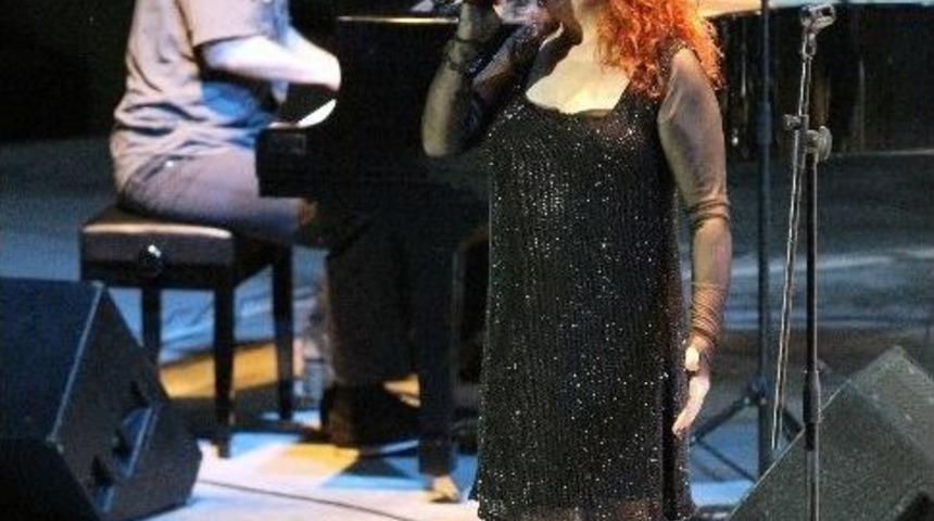 İzmir&rsquo;de Nazım Ve Brecht Buluşması