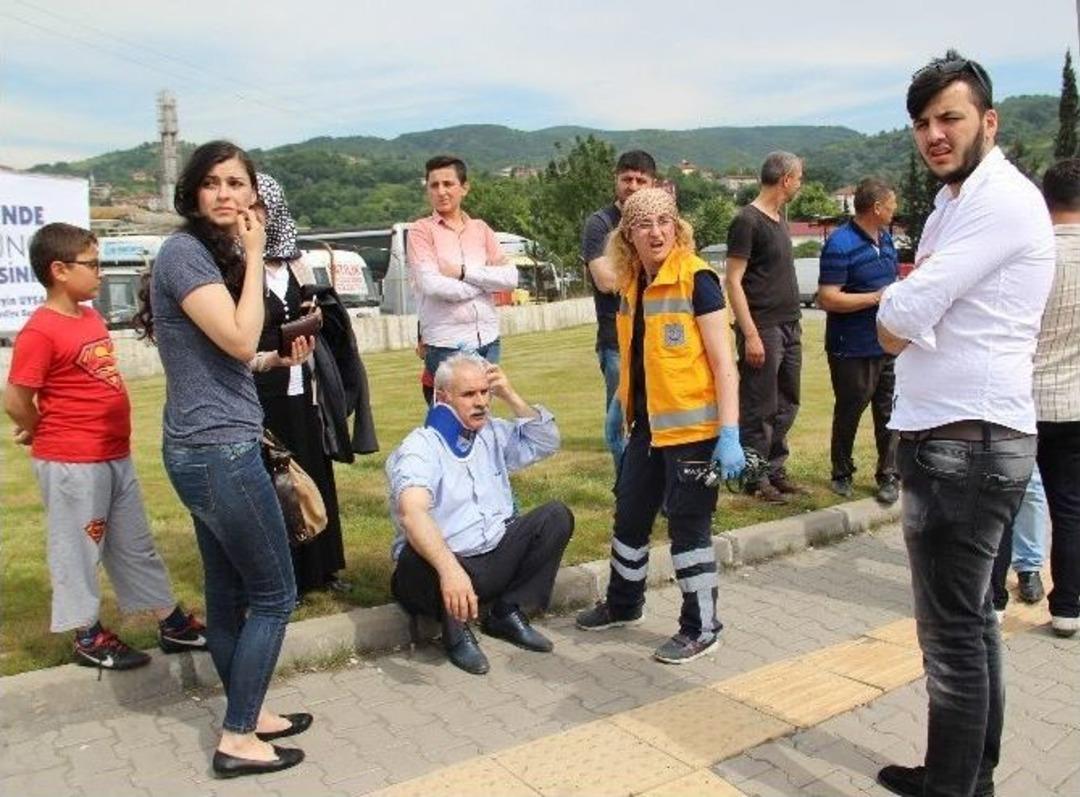 Kırmızı Işık İhlali Kazaya Neden Oldu: 2 Yaralı