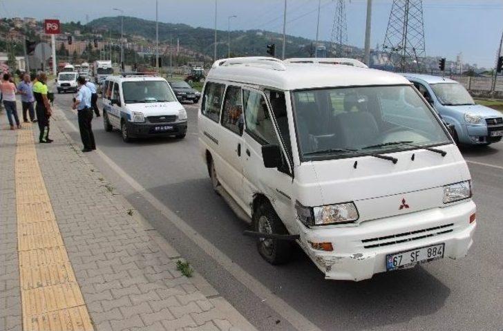Kırmızı Işık İhlali Kazaya Neden Oldu: 2 Yaralı G2