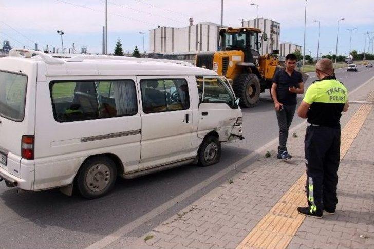 Kırmızı Işık İhlali Kazaya Neden Oldu: 2 Yaralı G4