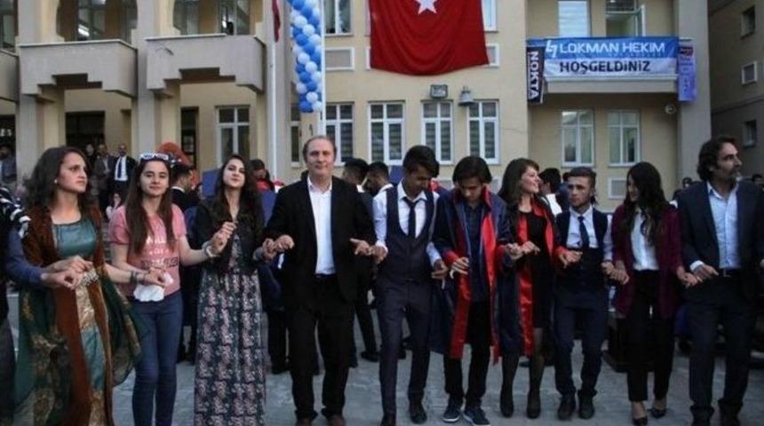 Van’da Coşkulu Mezuniyet Töreni