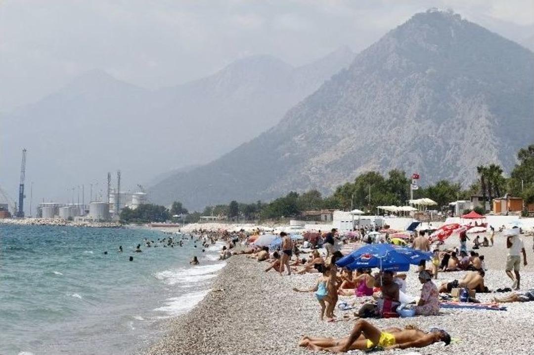 D&uuml;nyaca &Uuml;nl&uuml; Sahil Ramazan &Ouml;ncesi Doldu Taştı