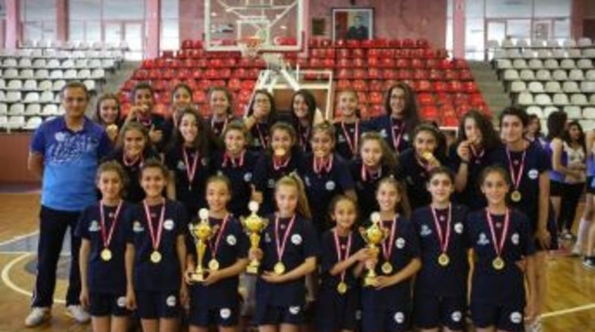 &Uuml;&ccedil; Kupa Tek Şampiyon Merinosspor