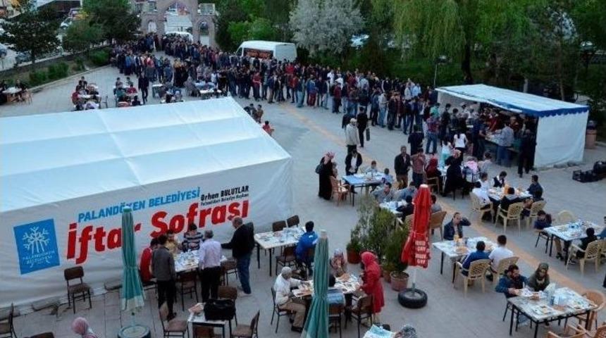 Paland&ouml;ken Belediyesinin Geleneği İftar Sofraları Hazır