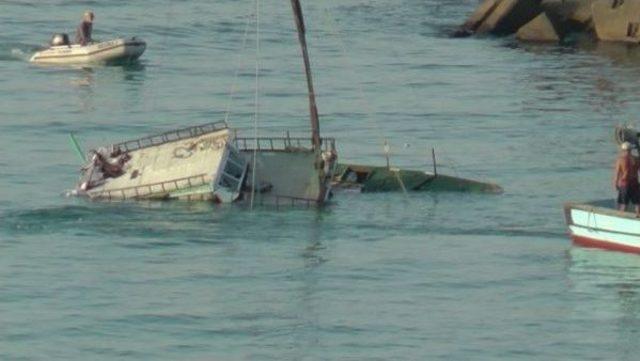 Akçakoca’da Bakıma Alınan Gezi Teknesi Battı