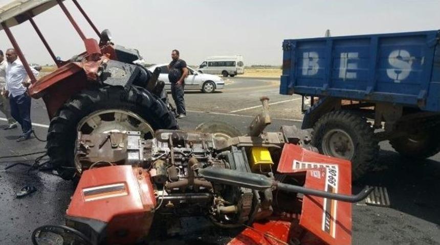 Kamyon, &Ccedil;arptığı Trakt&ouml;r&uuml; İkiye B&ouml;ld&uuml;: 1 Yaralı