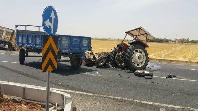 Kamyon, Çarptığı Traktörü İkiye Böldü: 1 Yaralı