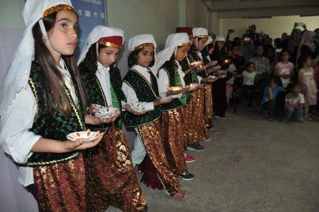 İlkokul Öğrencilerinin Mezuniyet Töreni