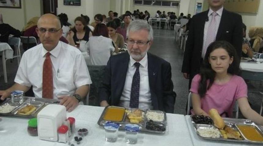 Uludağ &Uuml;niversitesinin &Uuml;cretsiz İftar Geleneği Bu Yılda S&uuml;recek