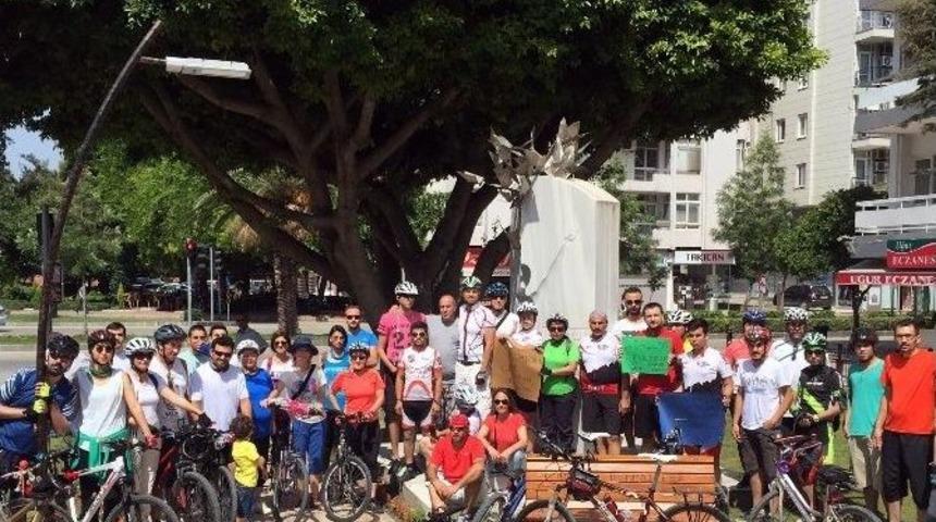 Sanat&ccedil;ılar Parkı&rsquo;nda "ağa&ccedil;lar Kesilmesin" Eylemi