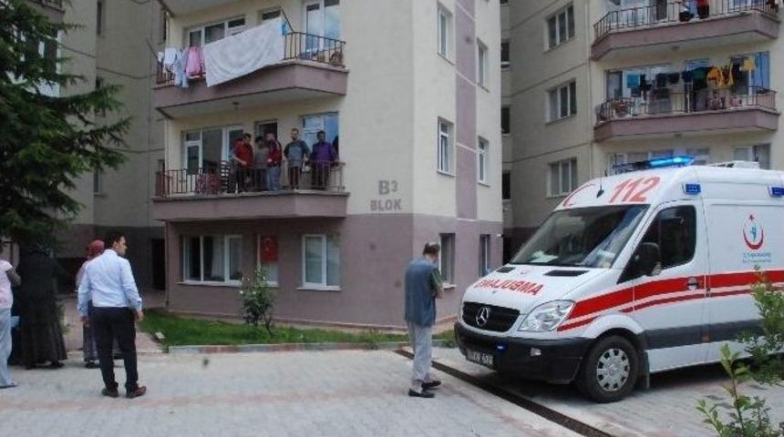 1,5 Yaşındaki &Ccedil;ocuk 3. Kattan D&uuml;şt&uuml;