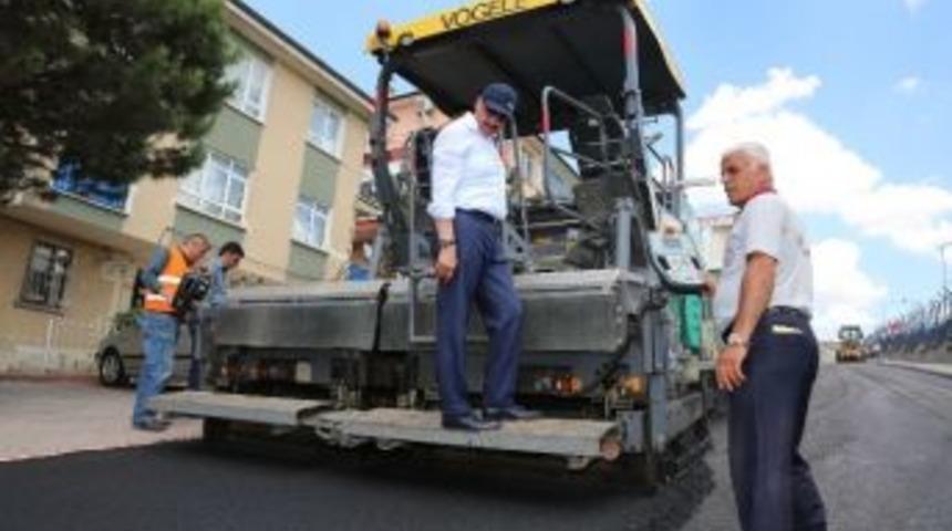 Başkan Ak, Asfalt Ve Kaldırım &Ccedil;alışmalarını Yerinde İnceledi