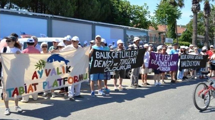 Ayvalık&rsquo;ta &Ccedil;evreciler Balık &Ccedil;iftlikleri İ&ccedil;in Y&uuml;r&uuml;d&uuml;