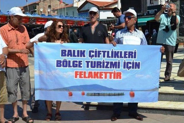 Ayvalık’ta Çevreciler Balık Çiftlikleri İçin Yürüdü