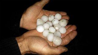 Ceviz Büyüklüğünde Yağan Dolu Şaşırttı