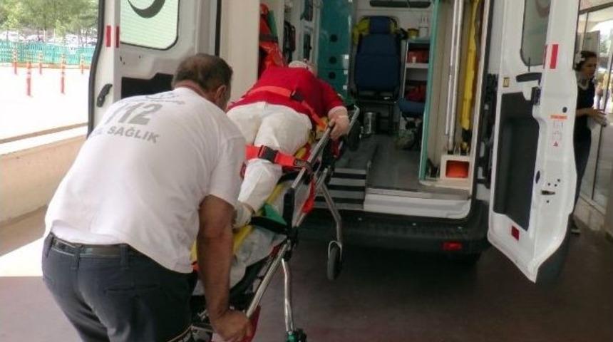 Otomobil Şarampole Yuvarlandı: 2 Yaralı